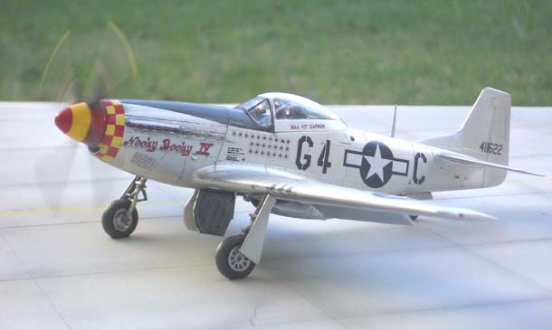 P-51D Mustang model with spinning propeller P-51D Mustang model